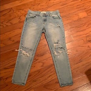 Distressed / distroyes jeans